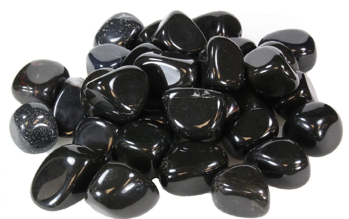 Black Onyx vs Obsidian: Benefits and Differences Revealed