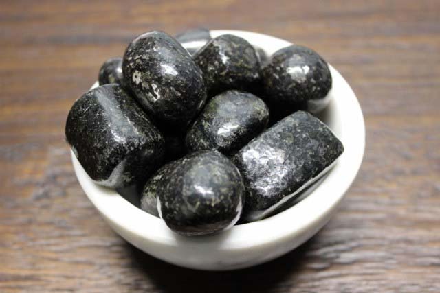 Nuummite