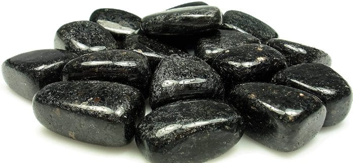 Nuummite