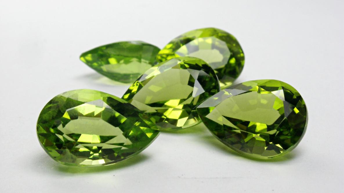 Discovering the Magic of Peridot Meaning, Uses & Benefits