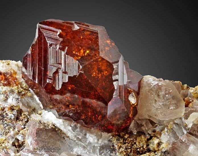 The Properties Of Garnet Stones