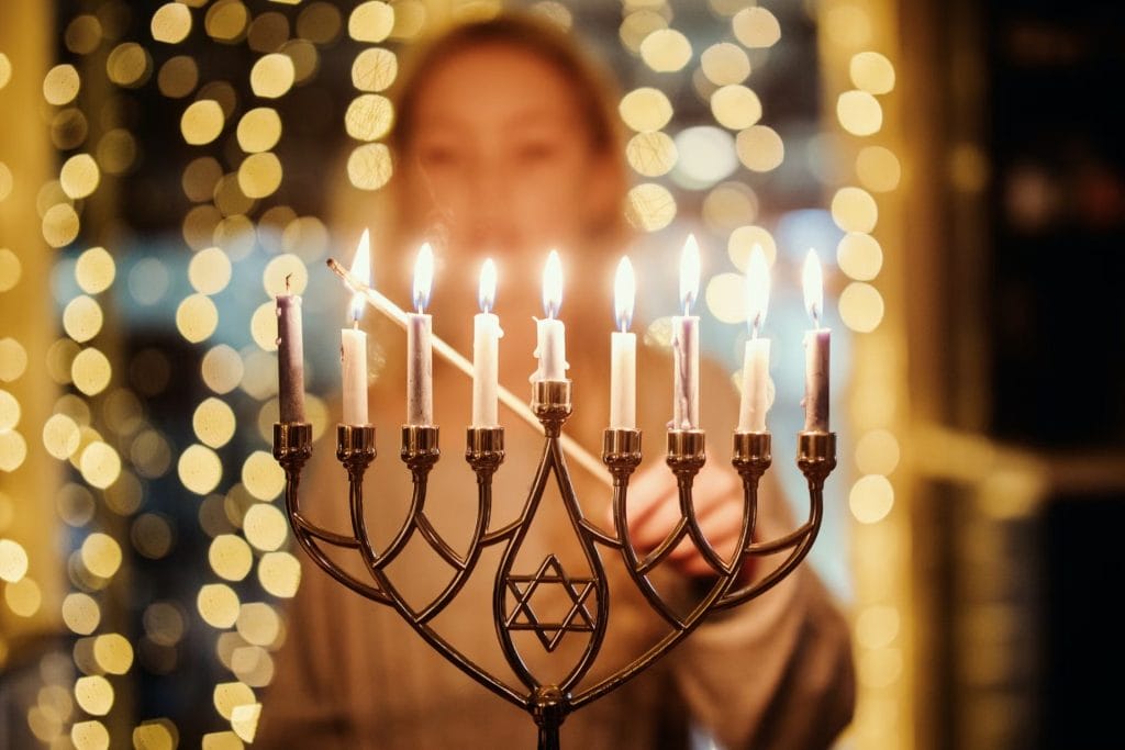 What Hannukah Candles to Light