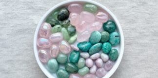 How to Use Emerald, Malachite & Aventurine in Taurus & Gemini Season Heart Chakra Crystals for Taurus and Gemini Season